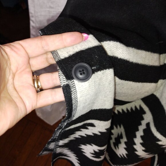 Gap Poncho wrap Aztec and mid-western print OS wrap. - Picture 3 of 5